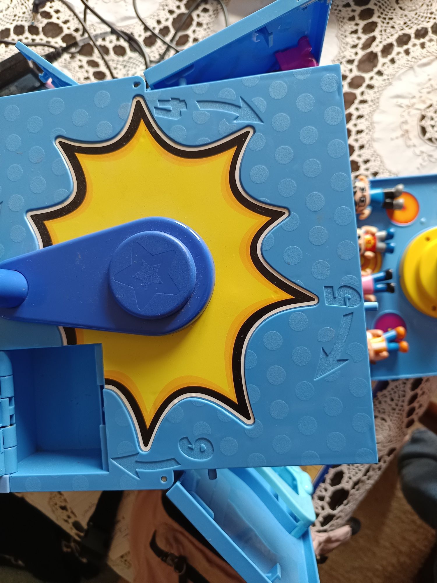 Ryan's master playdate 4 bonecas com caixa