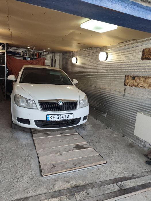 Гараж за швейной фабрикой Шахтерский