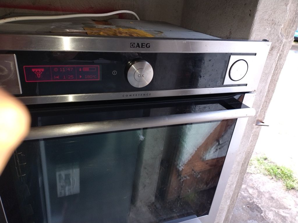 Piekarnik  parowy AEG model w opisie