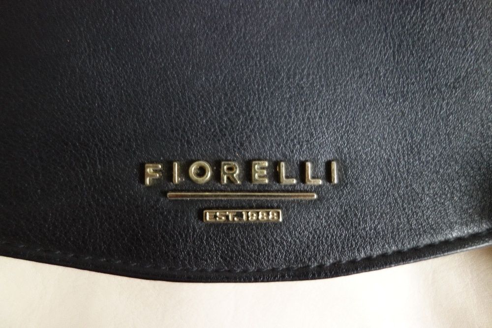 Beżowo-czarna torebka Fiorelli, zamykana na zamek