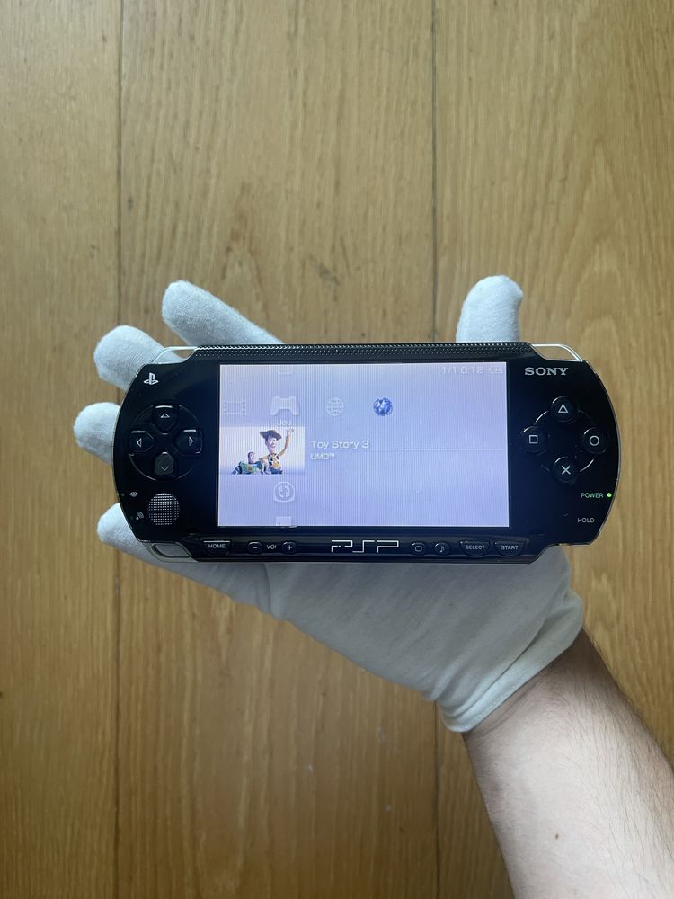 PSP 1004 + Estojo de Aço + Carregador Original + SD Original