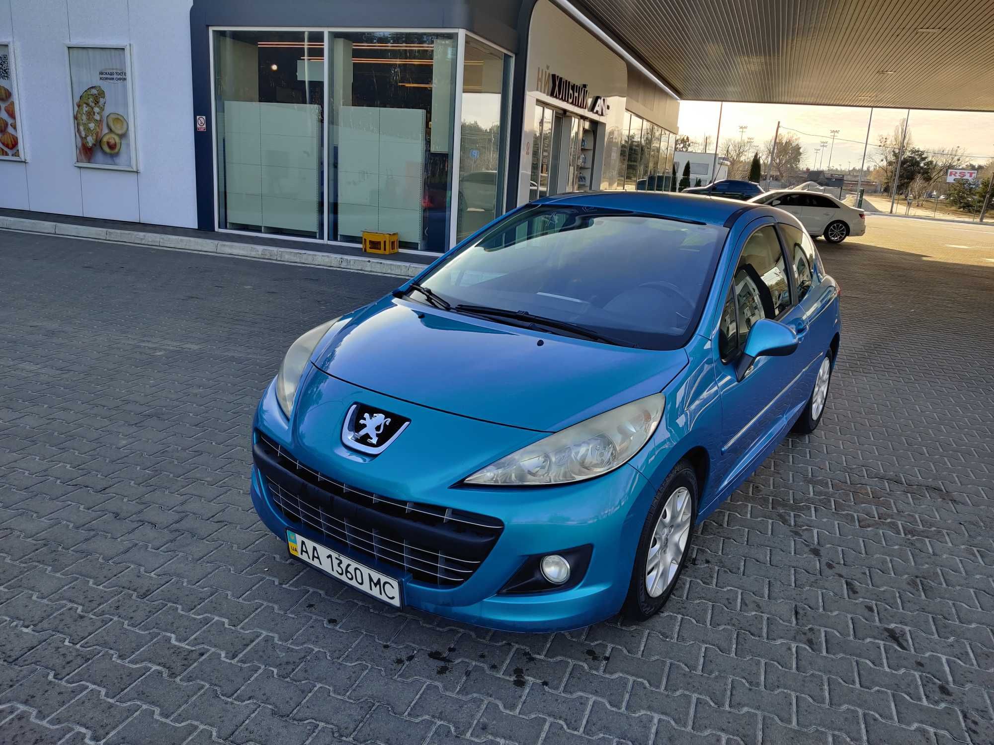 авто Peugeot 207 у гарному стані