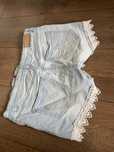 Krotkie spodenki jeans koronka 40
