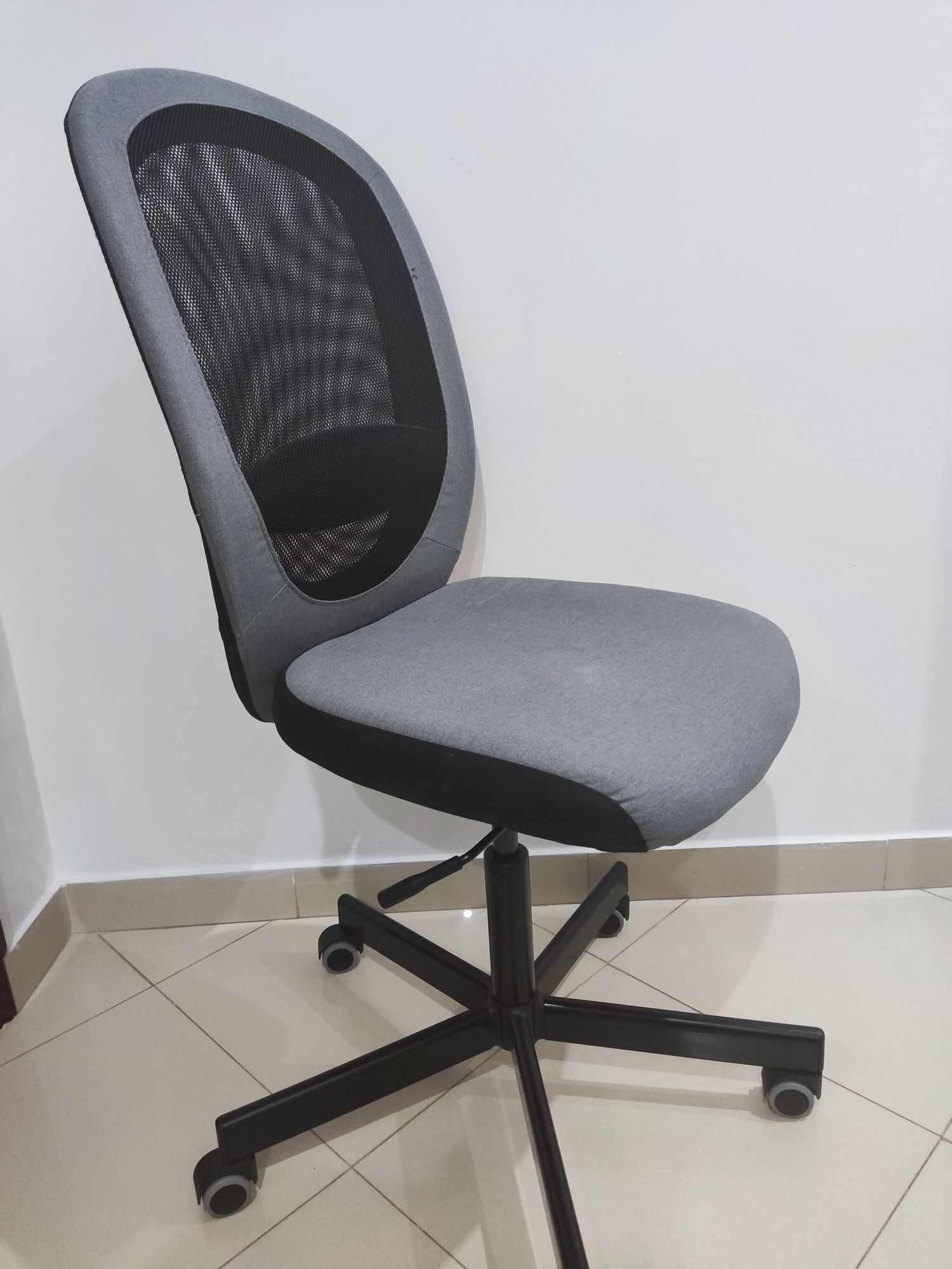 Cadeira de secretária (com apoio de lombar)