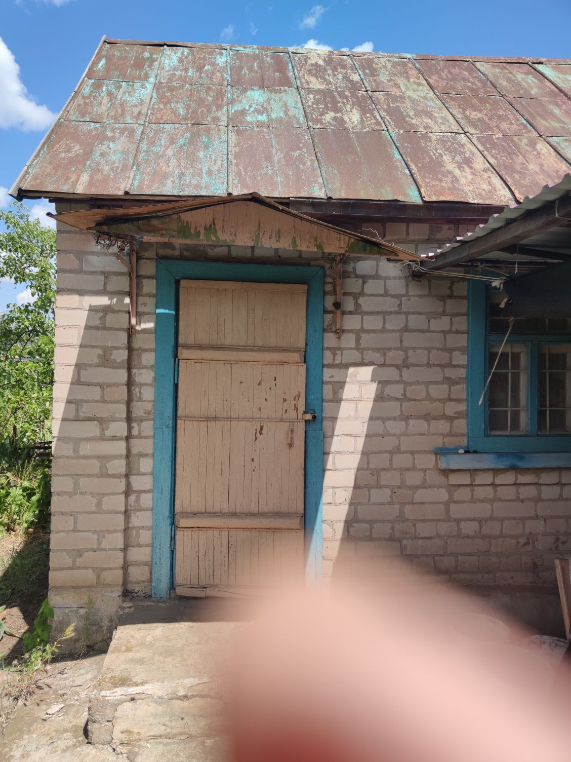 Продається дачна ділянка з будинком