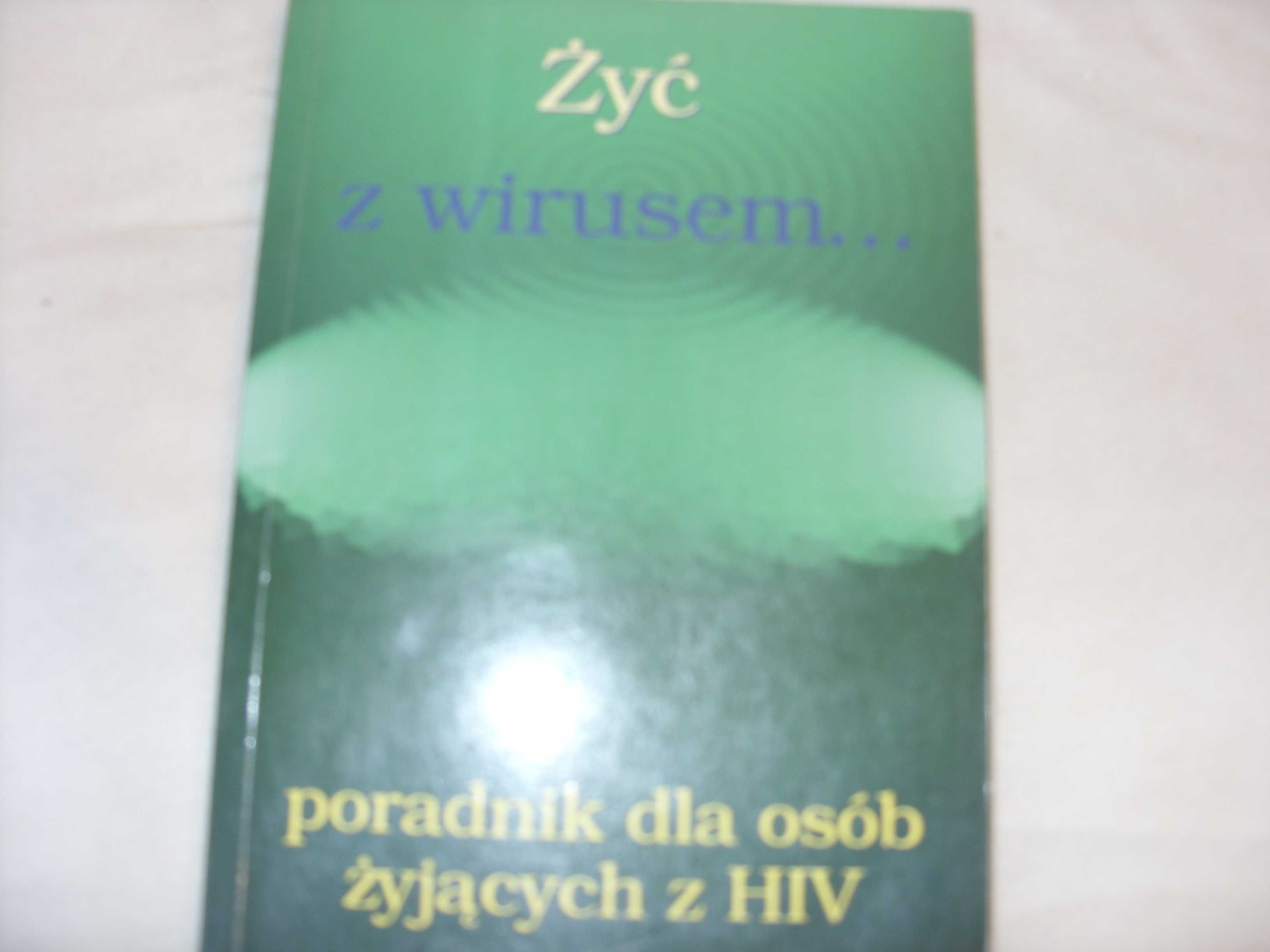 Żyć z wirusem  - poradnik dla osób żyjących z wirusem HIV