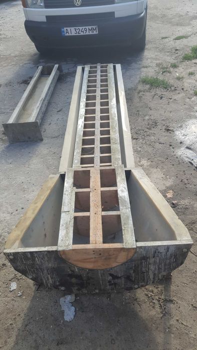 Формы для бетонных балясин бу. Из стеклопластика. Колооны, цветники.