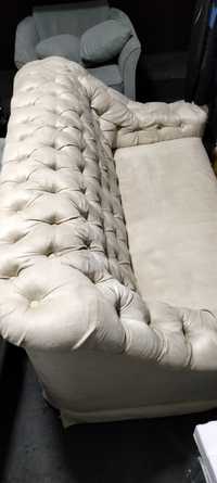 Bogato pikowana 2 osobowa sofa Chesterfield