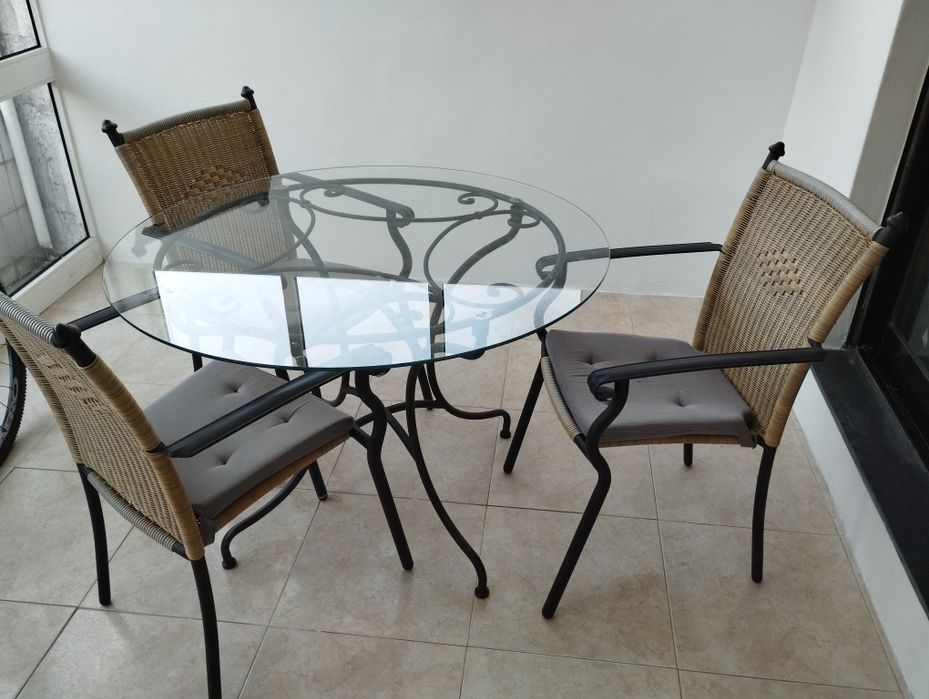 Conjunto mesa e cadeiras