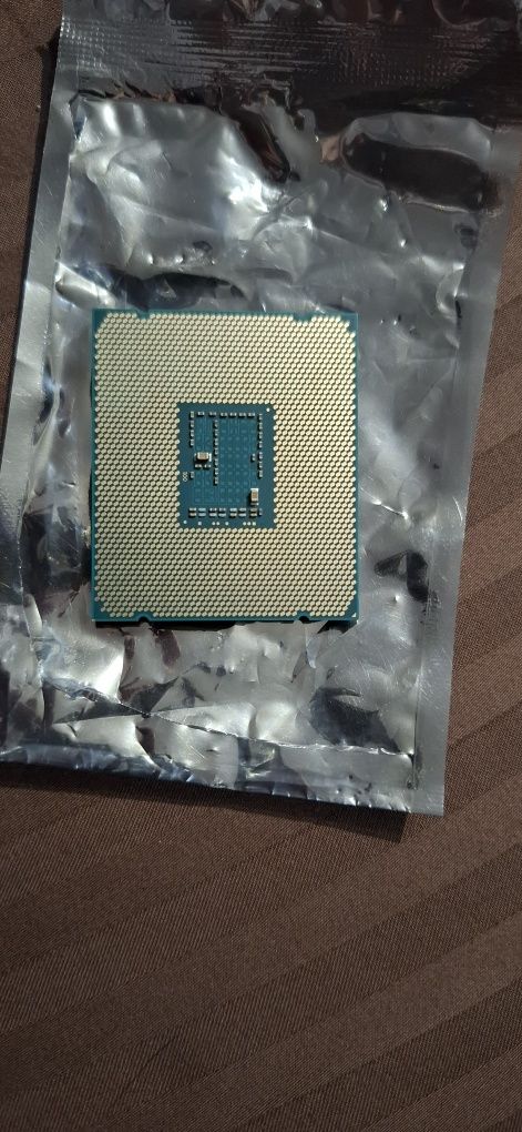 Процесор intel xeon e5-2666 v3 10 ядер 20 потоків 2.9ghz