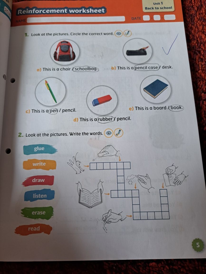 See saw. Livro atividades. Inglês