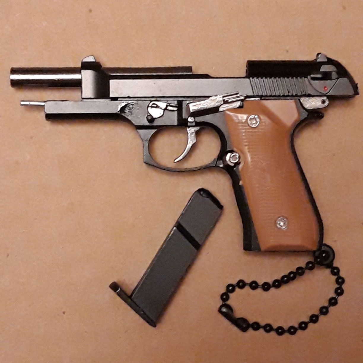 БРЕЛОК, миниатюрный макет пистолета Beretta