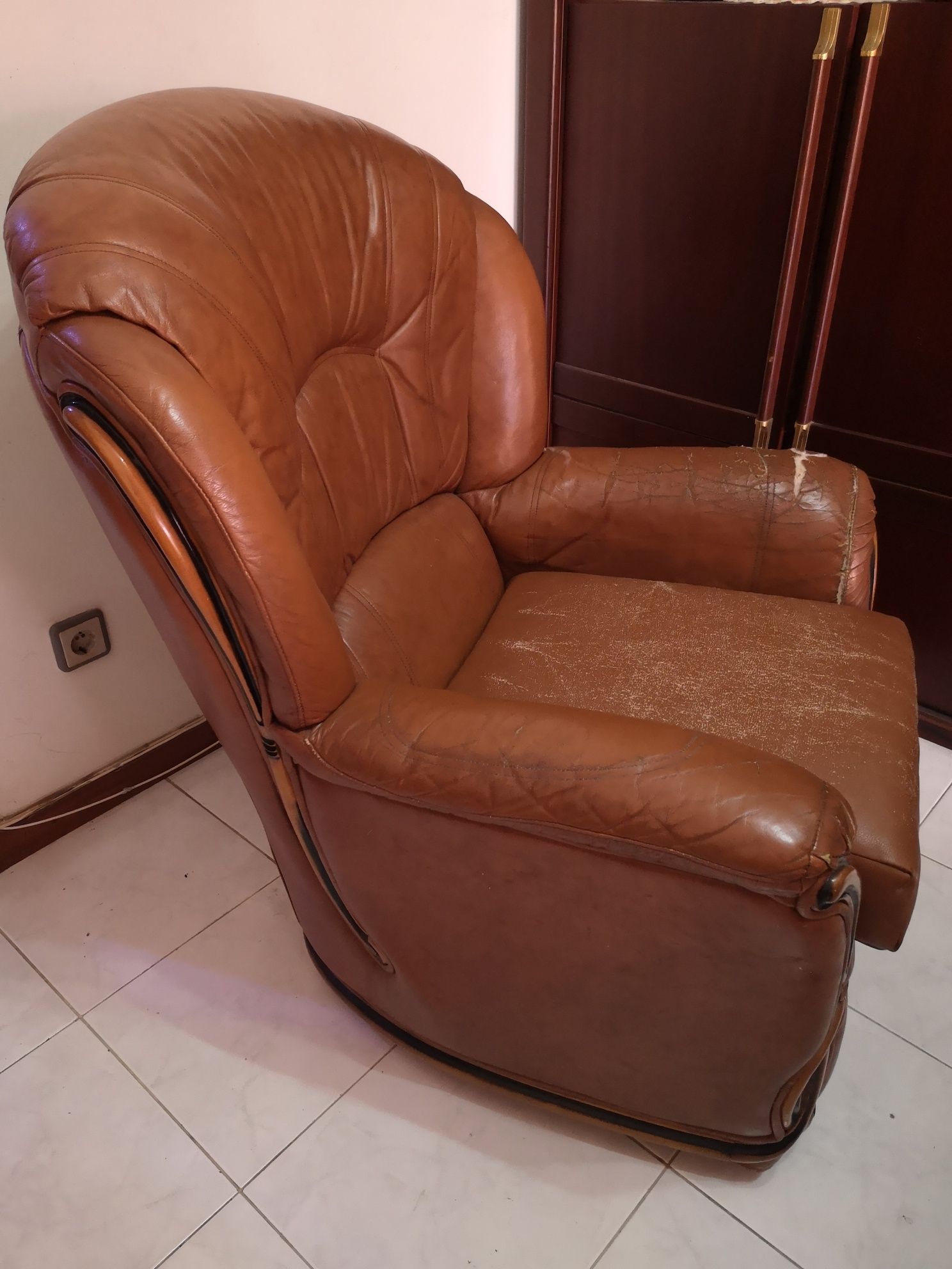 Sofa em pele genuína castanha