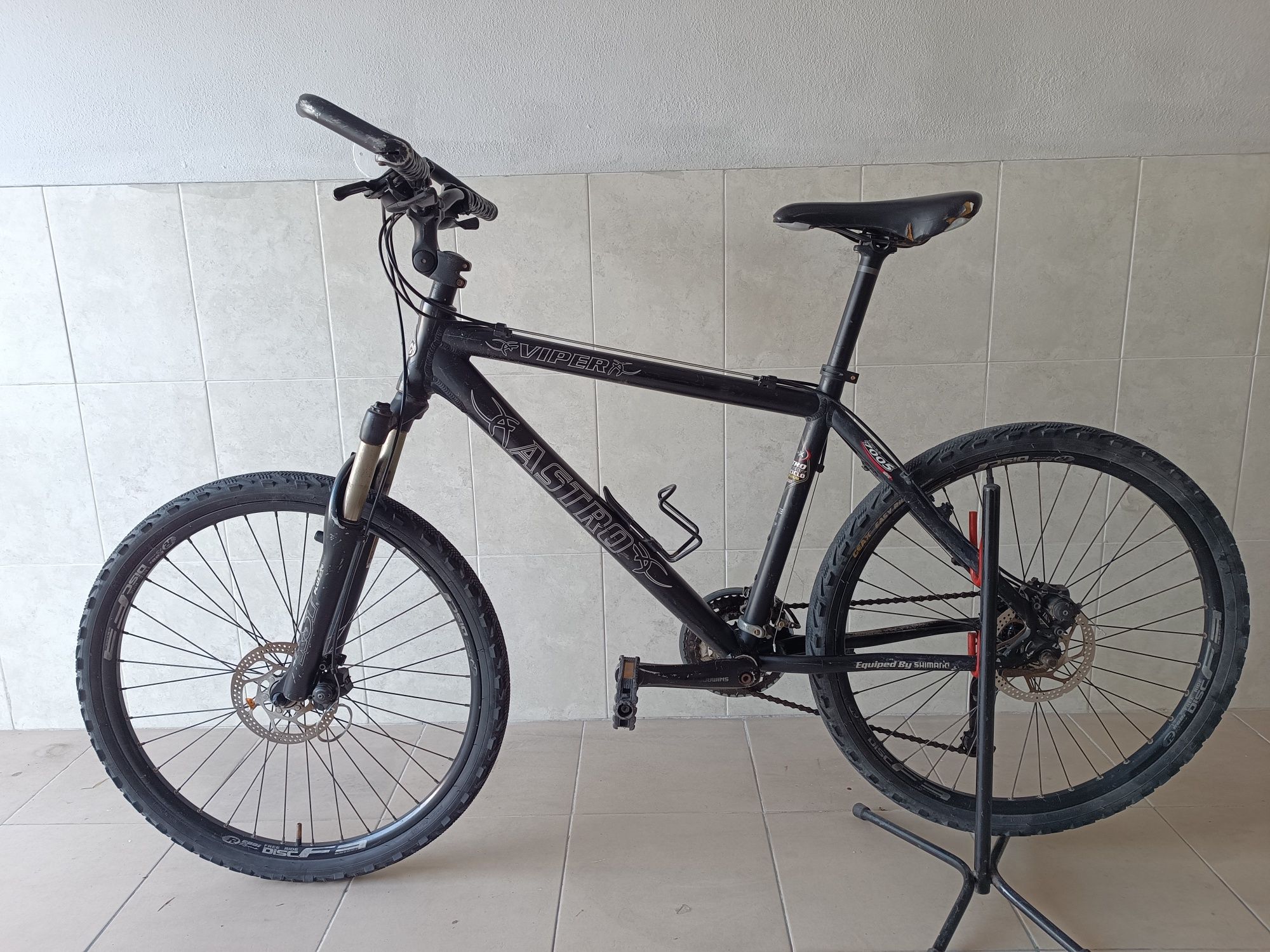 Bicicleta BTT  Roda 26 Shimano Deore