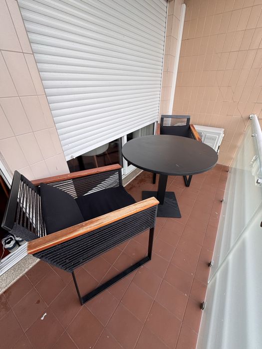Conjunto de mesa com duas cadeiras para exterior
