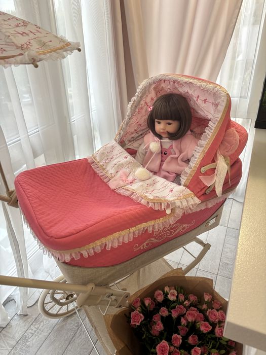 Коляска и кукла Реборн DeCuevas, модель Мартіна 82033.