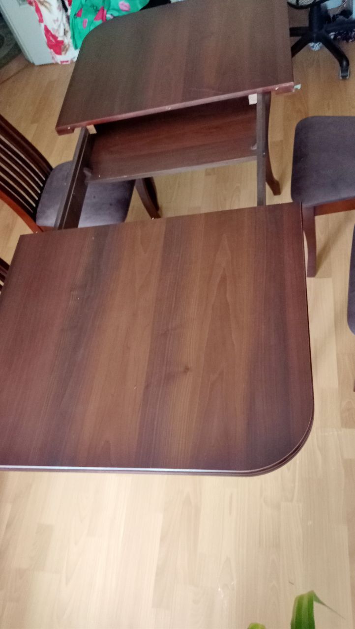 продам стіл Соренто(+4 стільці) в чудовому стані.