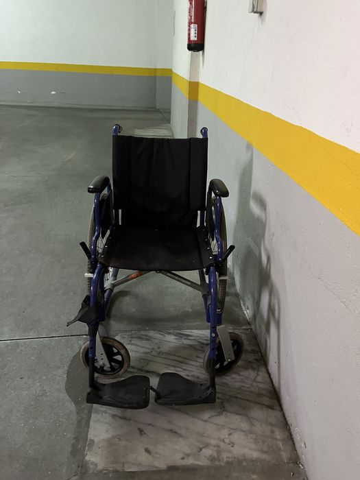 Cadeira de rodas invacare, em otimo estado