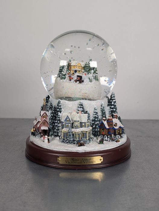 Kula śniegowa Kinkade świąteczna z pozytywką Wiktoriańska Wioska