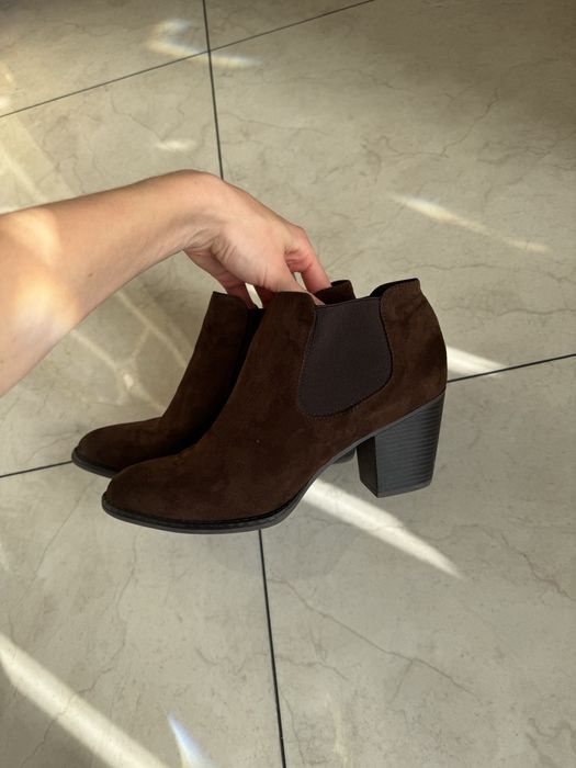 Казаки натуральна замша, нові 40 р