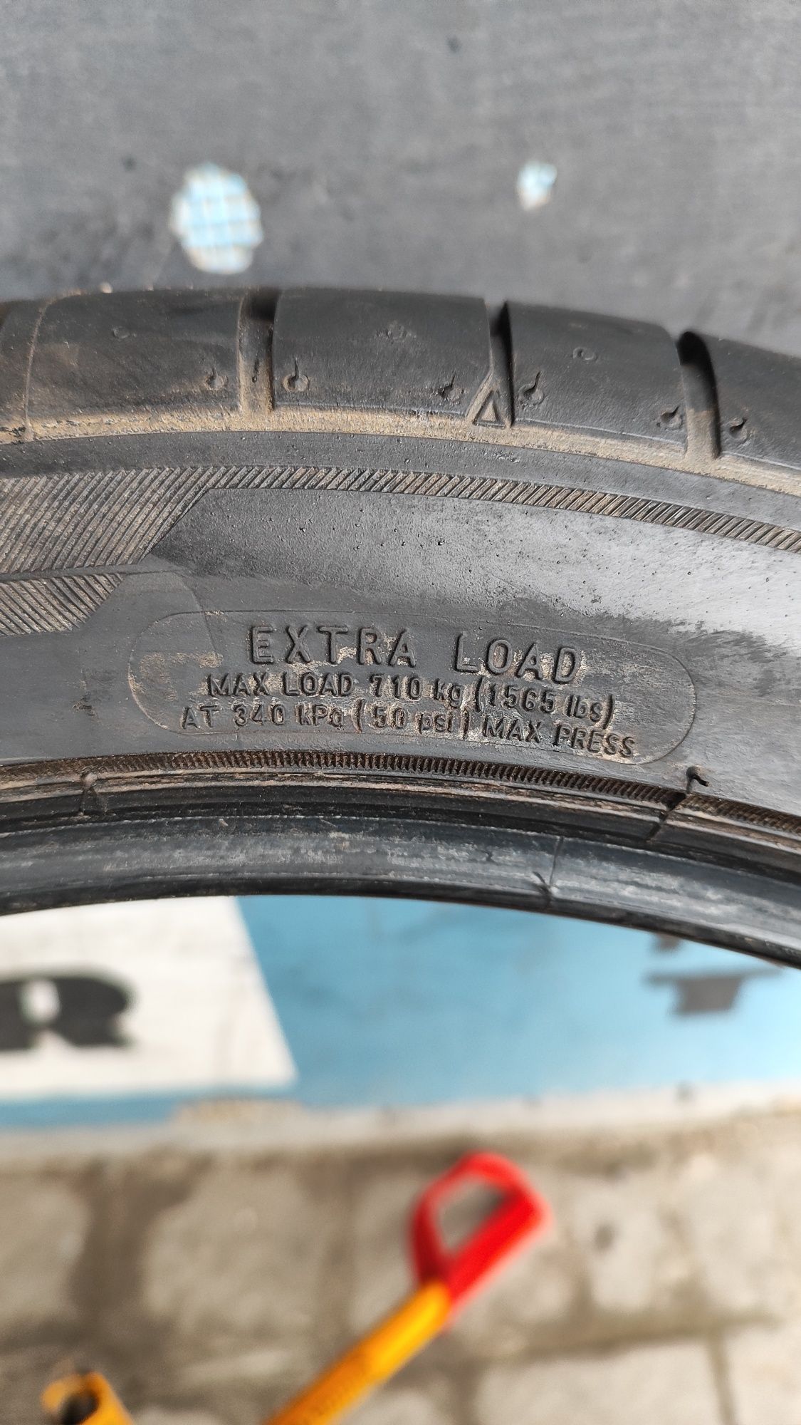 Шини Bridgestone літні 235/40 R19