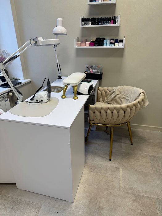 Столик майстра манікюру з витяжкою