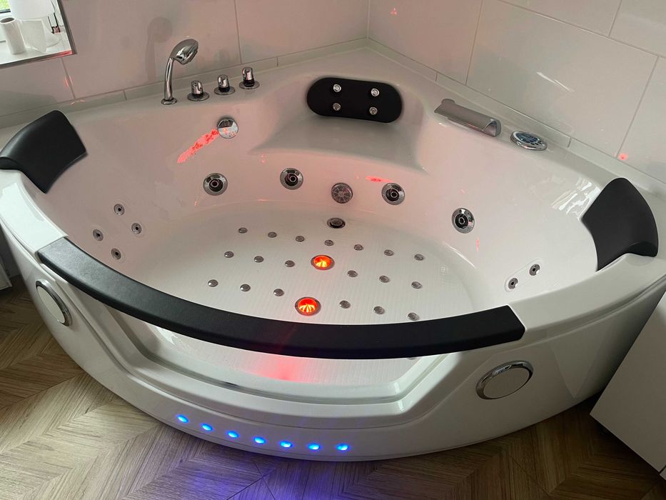 Wanna z hydromasażem marki TIGA