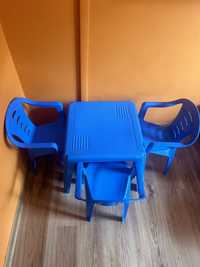 Stolik plastikowy   plus krzesełka