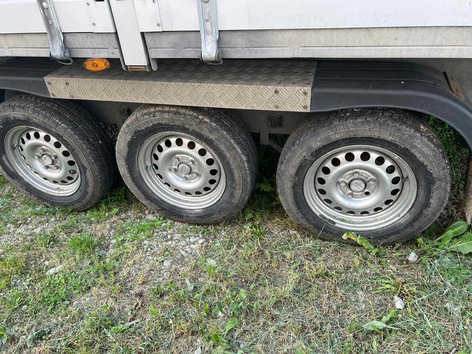 Причіп тентоватий 12 е.п. 2 ,300 вантажопідйомність