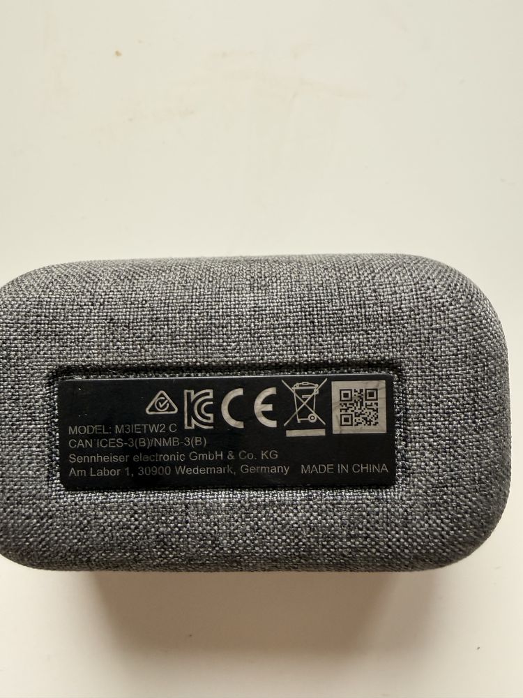 Sennheiser кейс для навушників