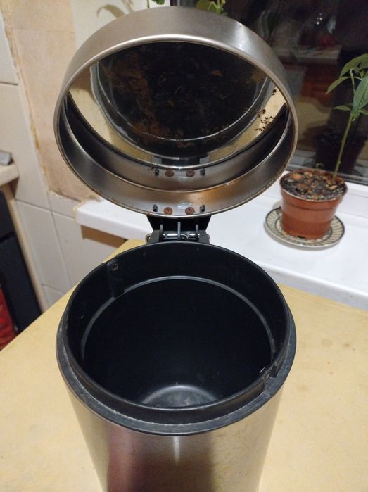 Продам ведро с педалью.