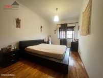 Arrenda-se Apartamento T2 mobilado com garagem Vale das Flores
