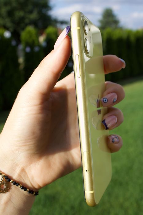 iPhone 11 128 GB + 24 obudowy gratis + szkło hartowane