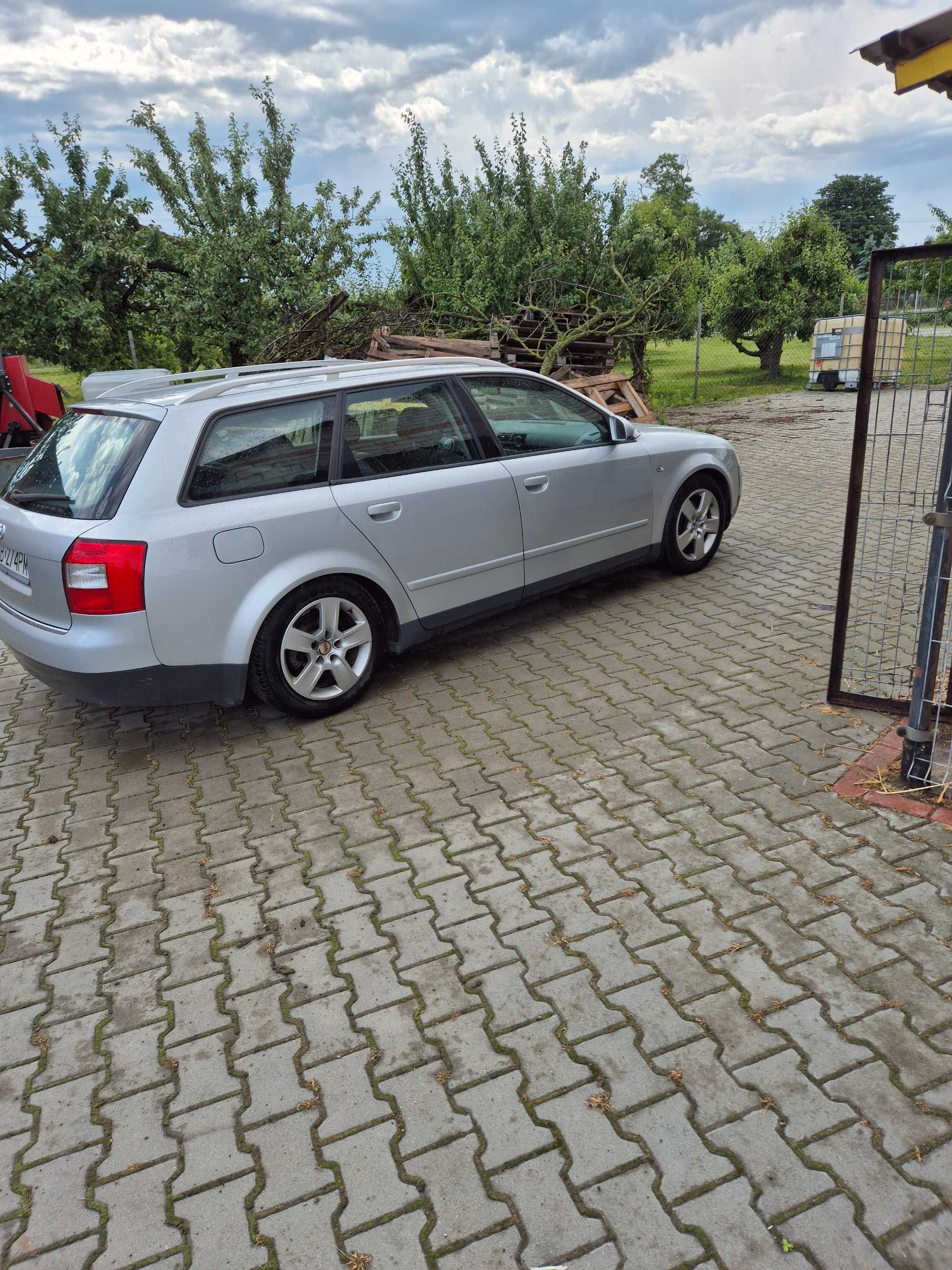 Sprzedam audi a4 b6 1.9 130km 2002r  11000zl do negocjacji xenon