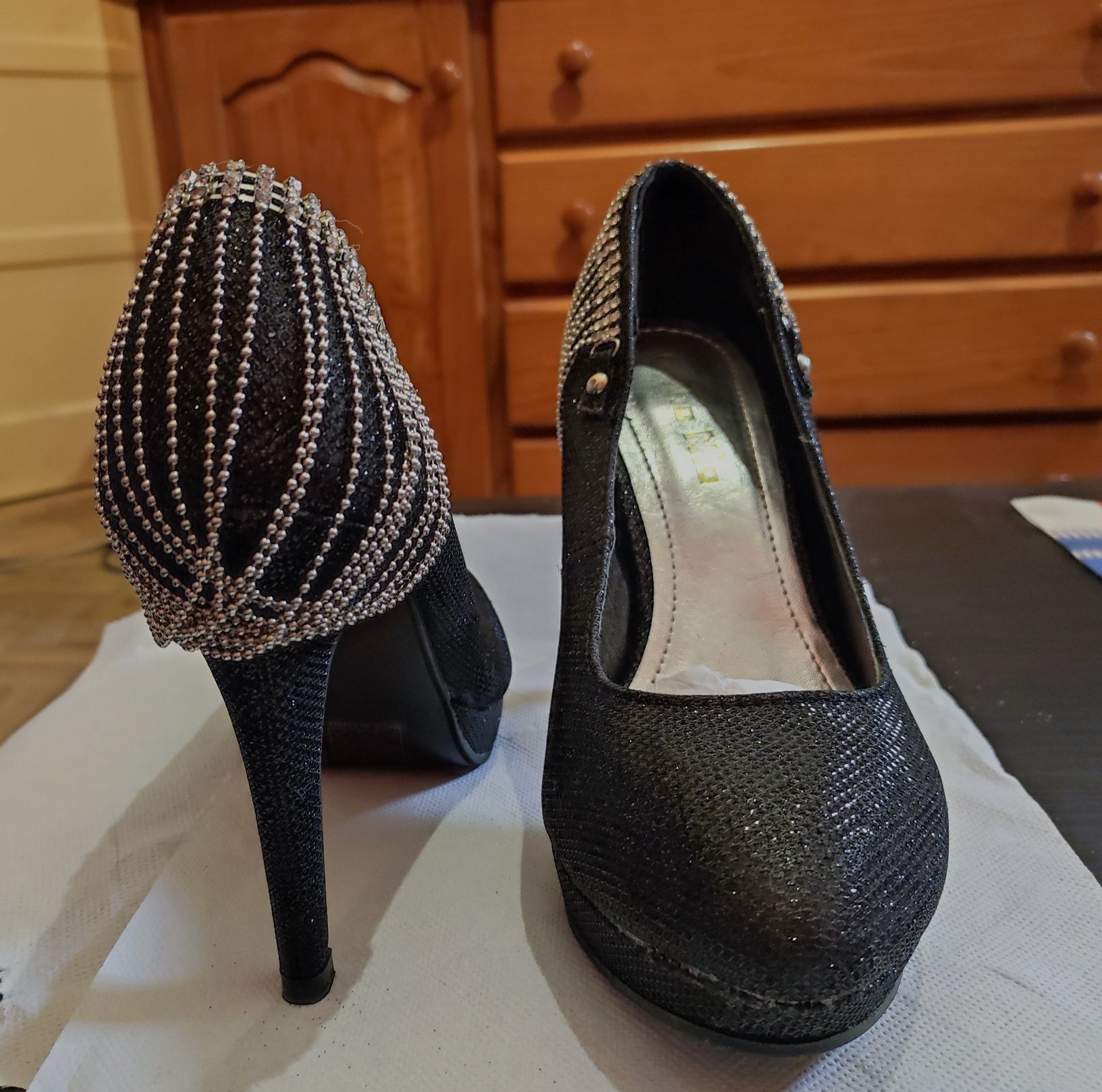Sapatos semi novos