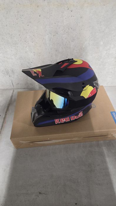 Kask na motor z okularami