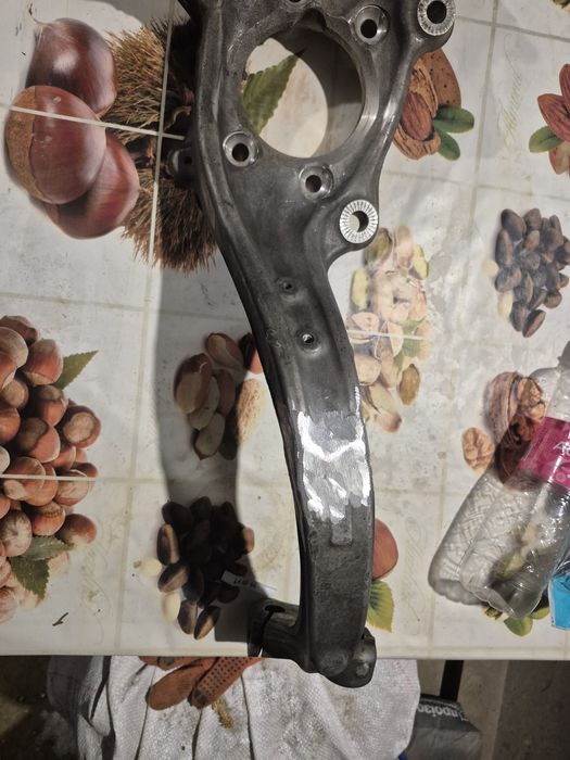 Цапфа для AUDI Q 5, пердня ліва, б/у.