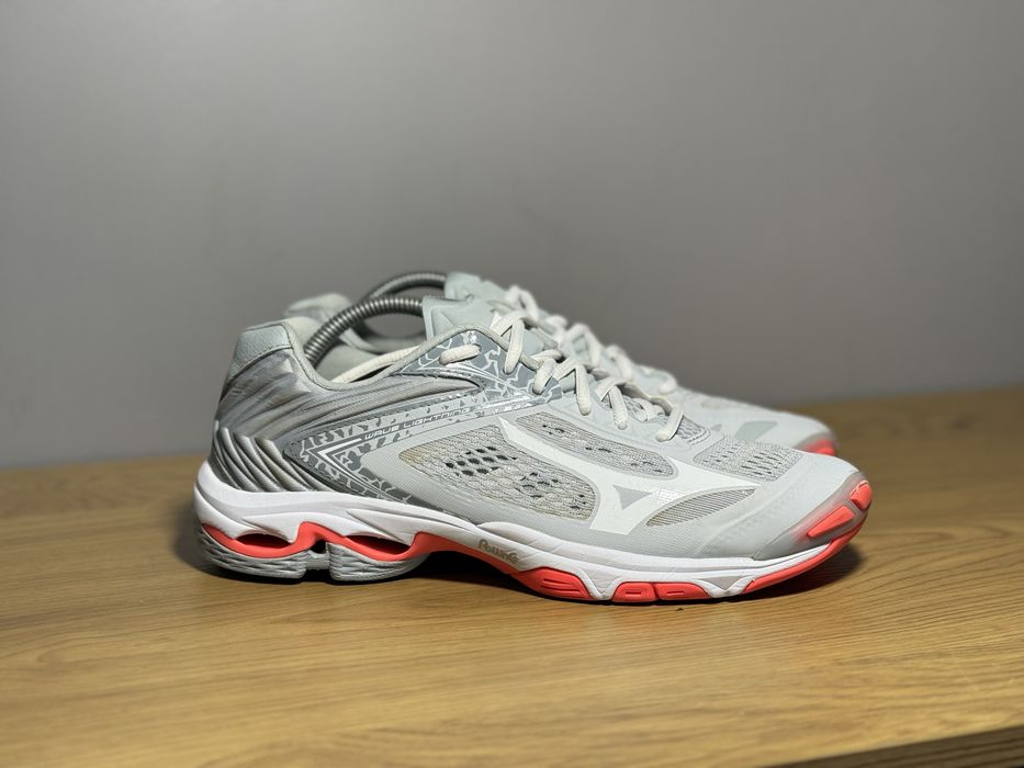 Волейбольні кросівки mizuno wave