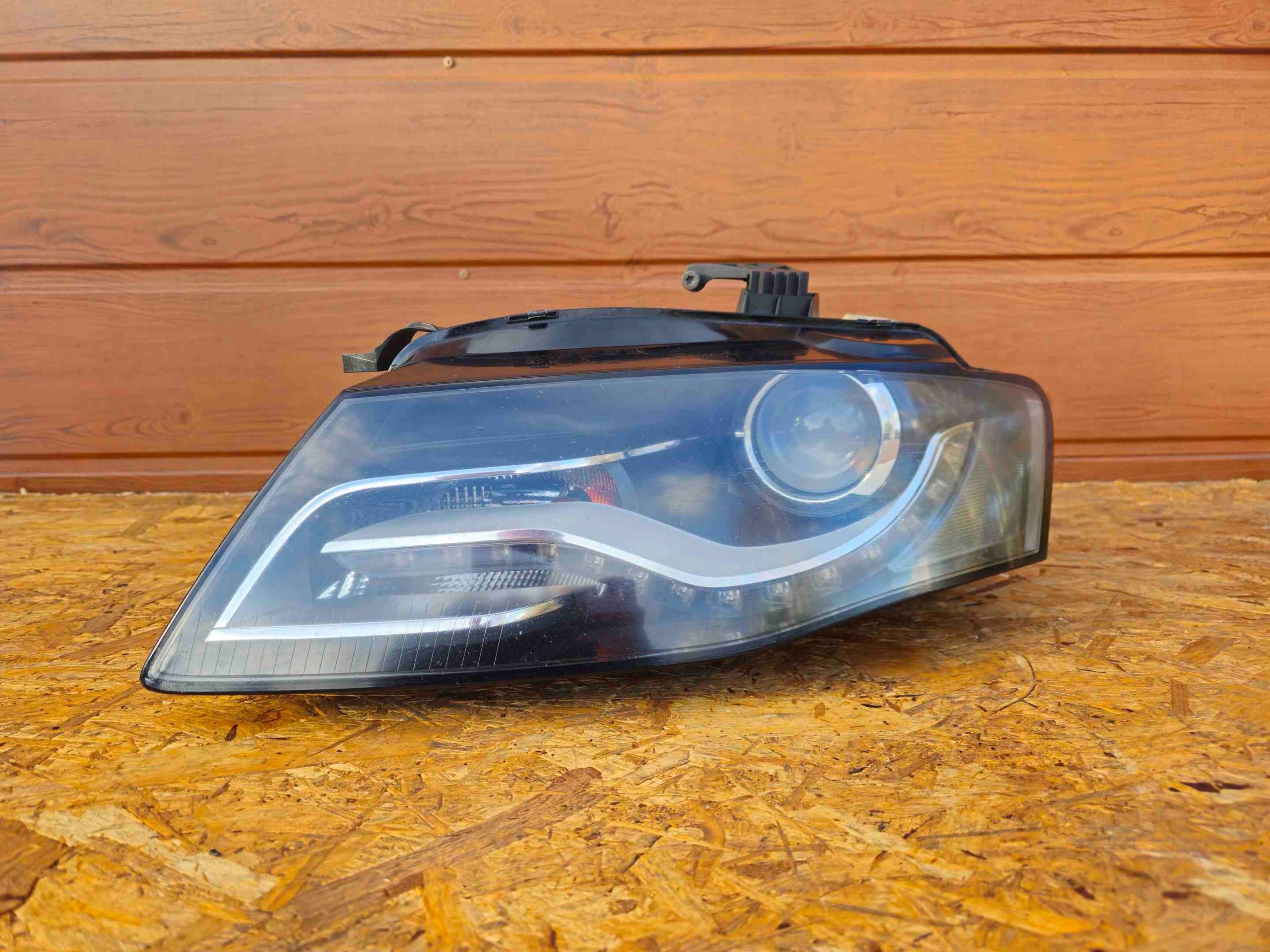 Lampa lewa przednia lewy przód Audi A4 B8 xenon led Europa nieskrętna