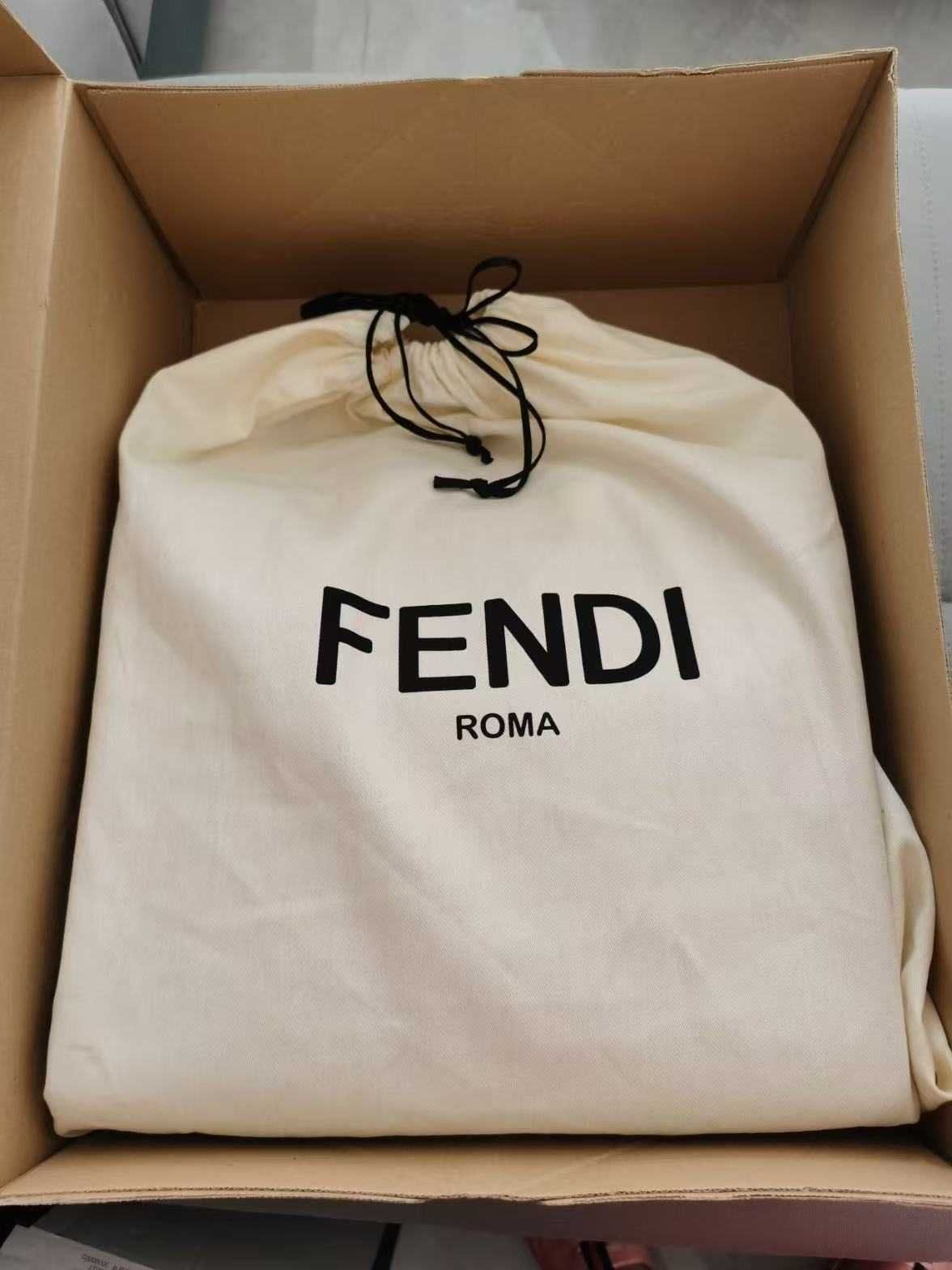 Bolsa Tote FENDI Sunshine em couro bovino, nova.