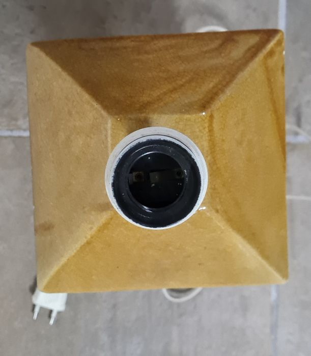 Candeeiros em cerâmica feitos à mão