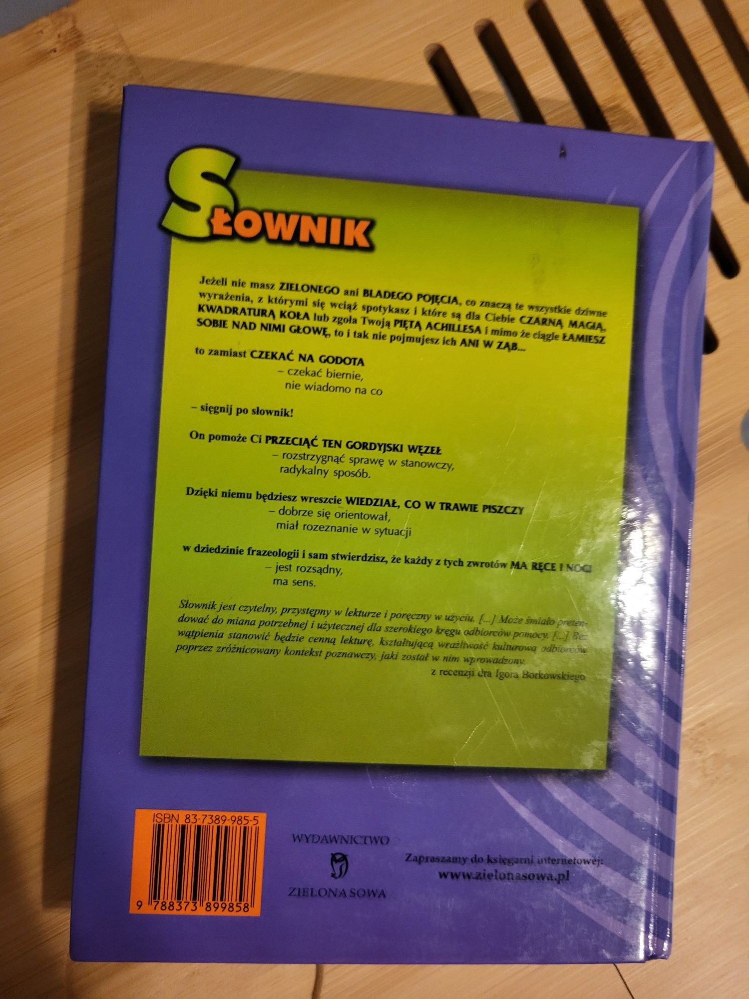 4 słowniki- ortograficzny, wyrazów obcych, frazeologiczny