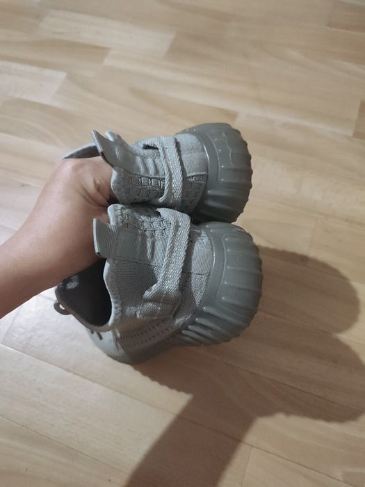 Продам кроссовки женские р 39