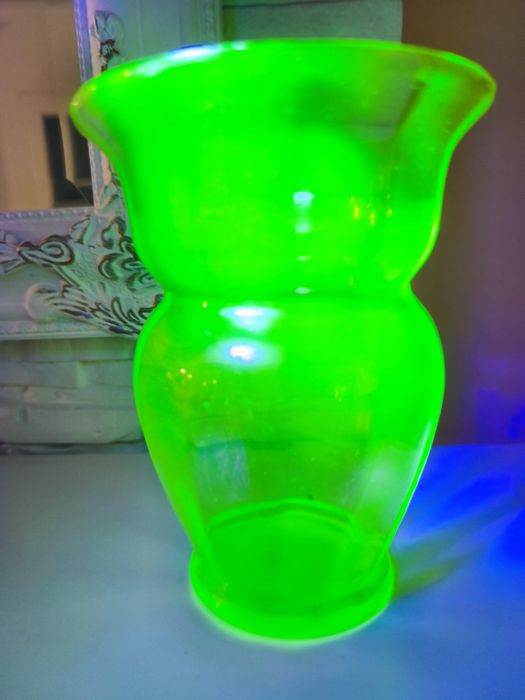 Szkło uranowe wazon uranowy
