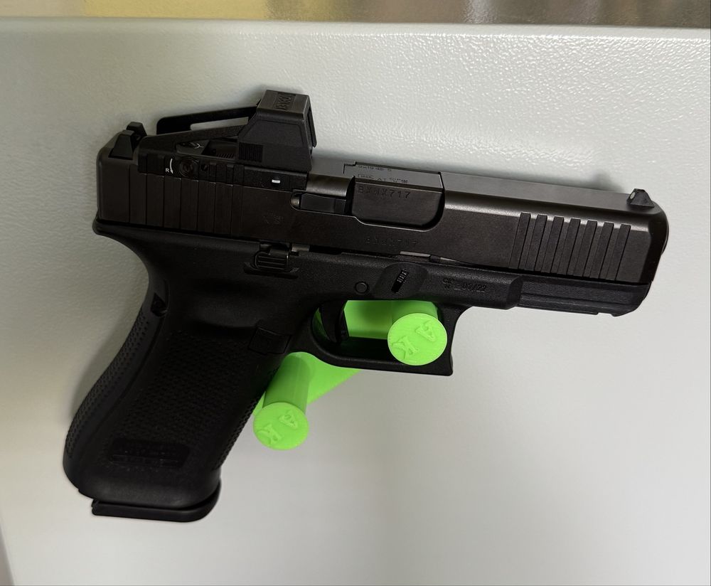 Uchwyt magnetyczny pistolet glock cz i inne do sejfu s1