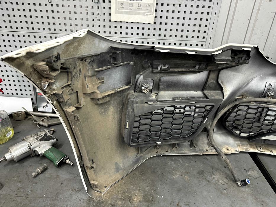 BMW M5 F90 бампер передний в сборе оригинал, решетки, ноздри