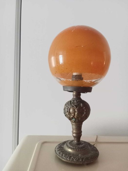 Candeeiro decorativo vintage, base ornamentada em metal
