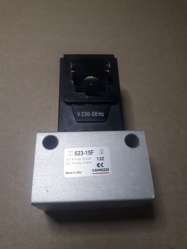 Пневмораспределитель CAMOZZI 623-15F-A6E