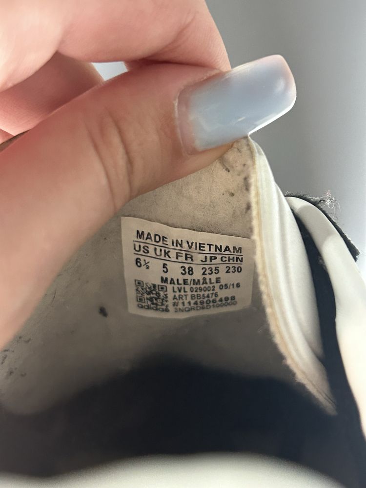 Adidas gazelle. Чорнобілі кросівки адідас газелі