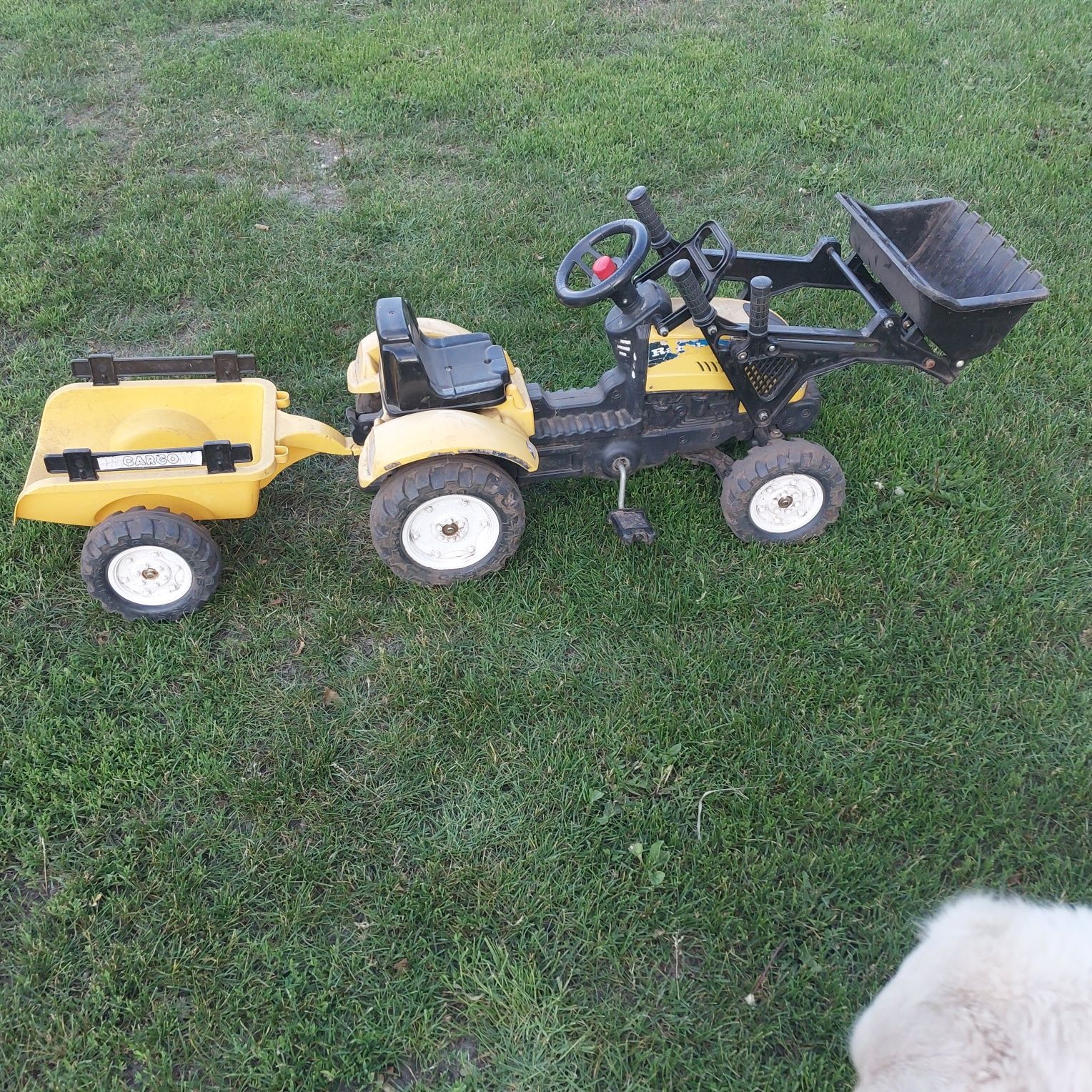 Sprzedam traktor na pedały z przyczepką